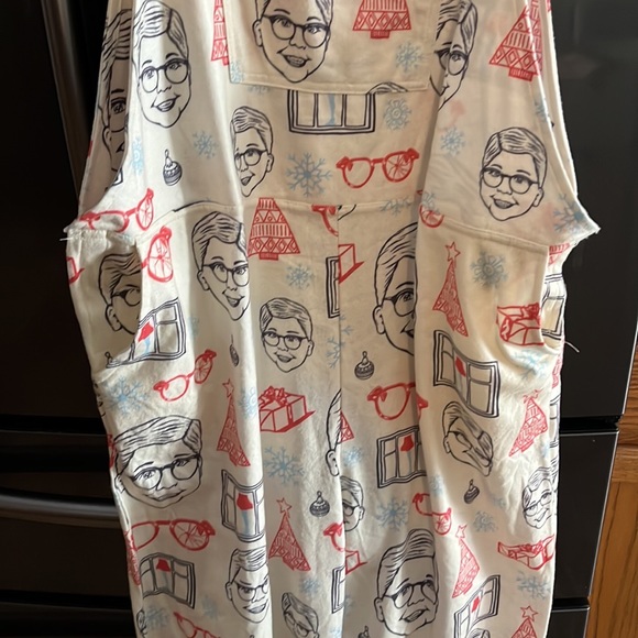 NWT Christmas story bibs size large super soft with pockets on the side & front - Picture 4 of 6